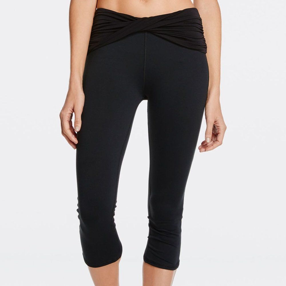 Fabletics Kostos Capri Leggings